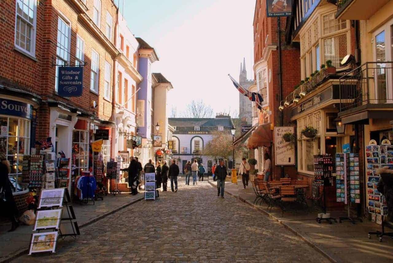 Charming Central Windsor 2 Bed Cottage Free Residents Parking And Private Garden Legoland Ascot Windsor Castle Thorpe Park Heathrow Airport Екстер'єр фото