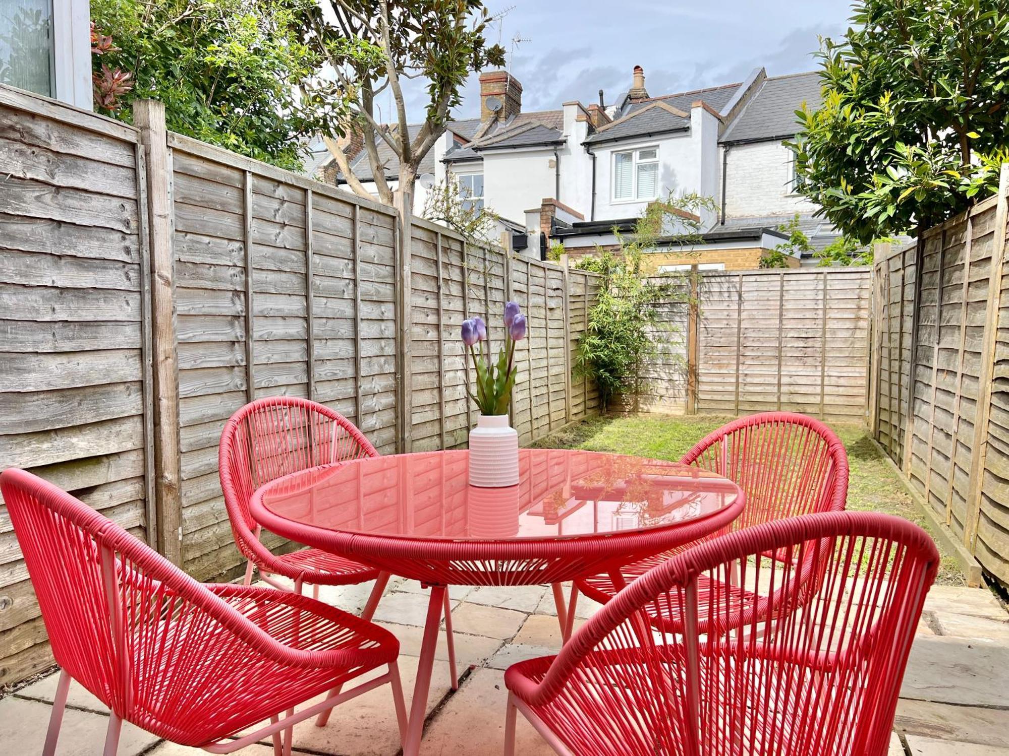 Charming Central Windsor 2 Bed Cottage Free Residents Parking And Private Garden Legoland Ascot Windsor Castle Thorpe Park Heathrow Airport Екстер'єр фото