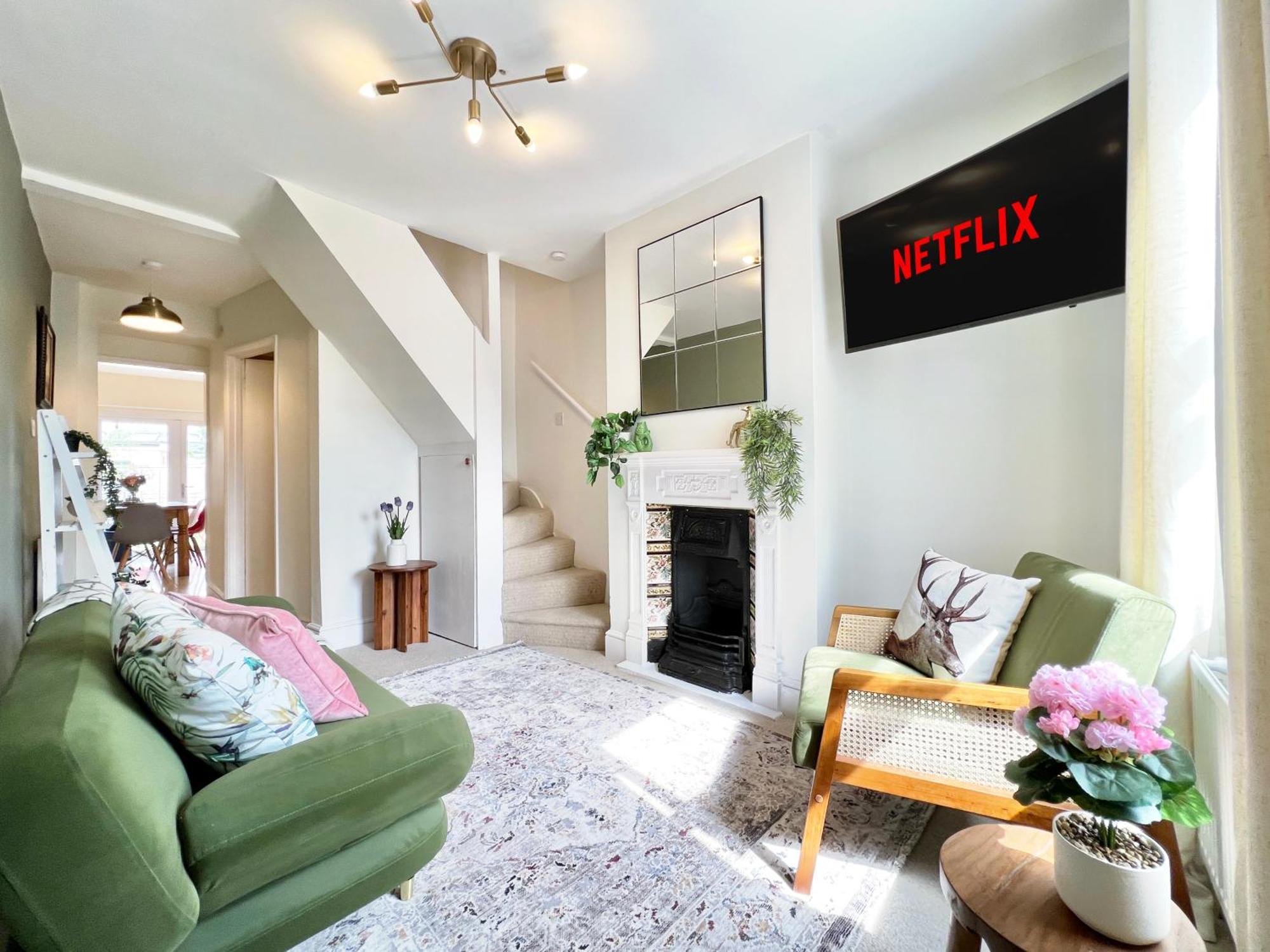 Charming Central Windsor 2 Bed Cottage Free Residents Parking And Private Garden Legoland Ascot Windsor Castle Thorpe Park Heathrow Airport Екстер'єр фото